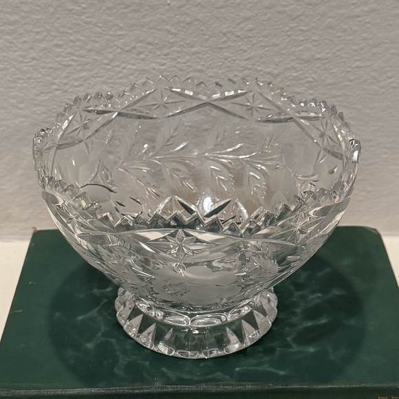 Vintage 24% Lead Crystal Lausitzer Bowl/Vase with Etched Roses & Leaves - Picture 5 of 9